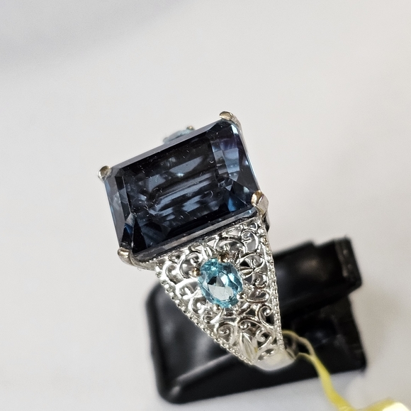 Natural London Blue Topaz Ring With Neon Apatite Accent Stones Size 9.5 - Picture 3 of 8